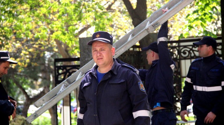 (PHOTO GALLERY) Rescuers, volunteers work hard over weekend to clean up capital city