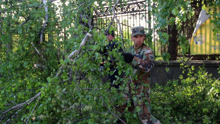 (PHOTO GALLERY) Rescuers, volunteers work hard over weekend to clean up capital city