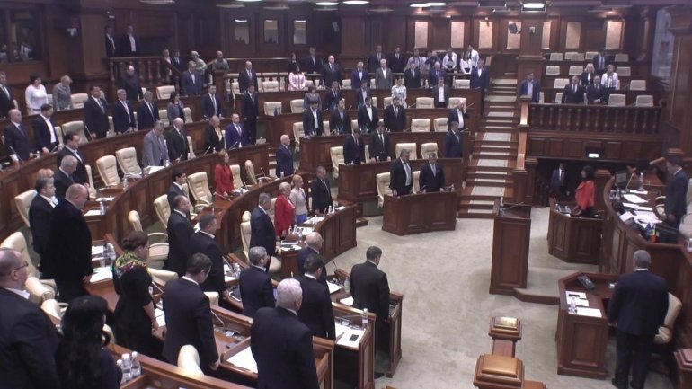 Moment of silence held in parliament in memory of victims of Saint Petersburg metro explosion 