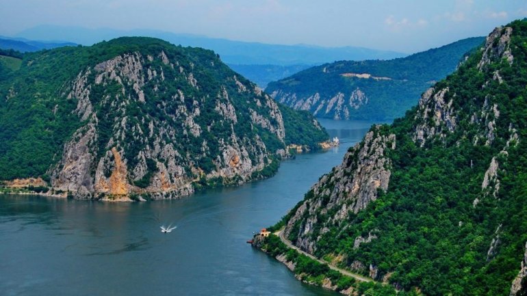 Romanian tourism firms lure Moldovans with trips to sea, mountains