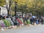 Police raid tent camps of migrants in Paris