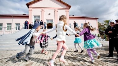 Vlad Plahotniuc’s Edelweiss Foundation picks winners in Satul Viitorului national project