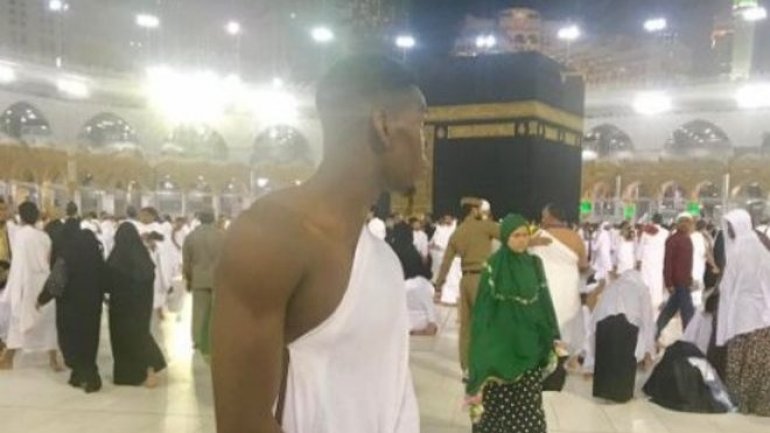 Paul Pogba, world's most expensive footballer, visits Mecca