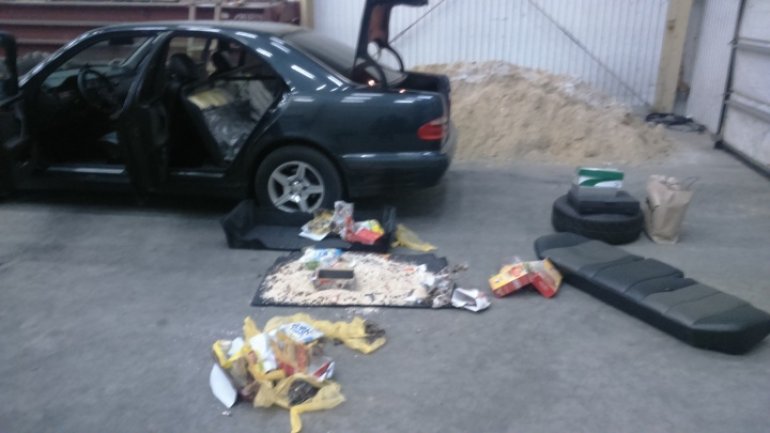 Moldovan customs officers thwart amber smuggling