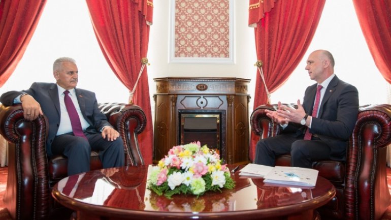 Turkish Premier Binali Yildirim meets Moldovan counterpart on first day in Moldova