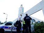 Paris mosque: Man held after 'trying to ram crowd with vehicle'