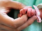 UTMOST CRUELTY. Mother THROWS newborn in the trash 