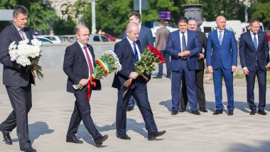 Pavel Filip and Andrian Candu commemorate victims of deportations of 1941 (PHOTO)