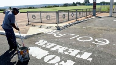 Brazil Temer: Car rams gate of presidential palace