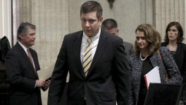 3 Chicago officers indicted in Laquan McDonald's shooting death