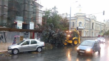 Rainy storm causes havoc in Moldova’s capital