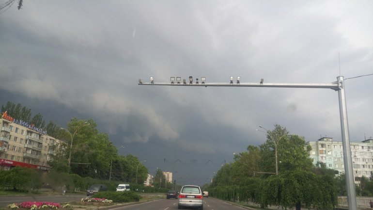 Sudden rain storm causes chaos in Chisinau (PHOTO)