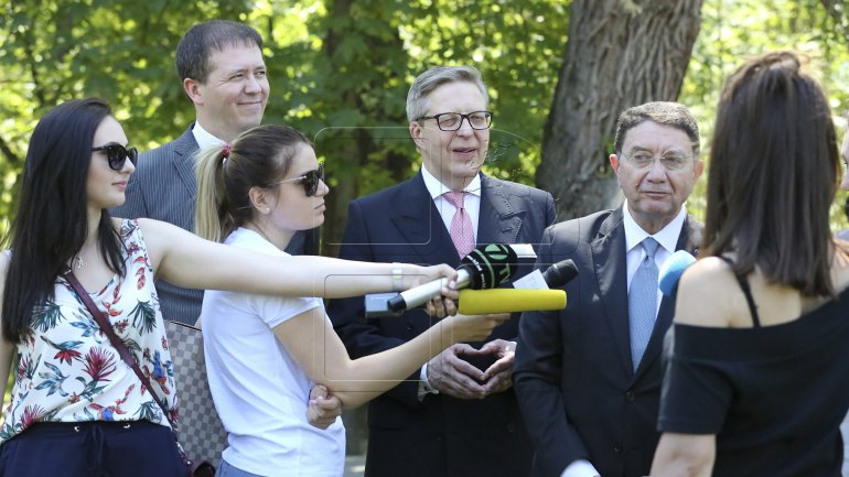 World Tourism Organization in Chisinau: Officials plant trees as portrayal of Moldovan tourism development (PHOTO)