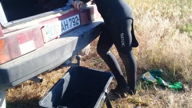 Fishermen caught red-handed poaching in Dniester river (PHOTO)