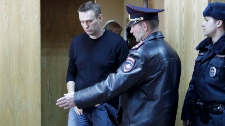 Russia protests: Opposition leader Alexei Navalny sentenced