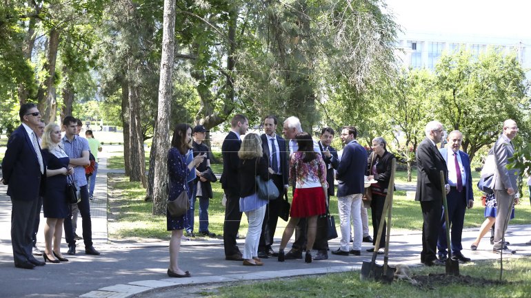 World Tourism Organization in Chisinau: Officials plant trees as portrayal of Moldovan tourism development (PHOTO)