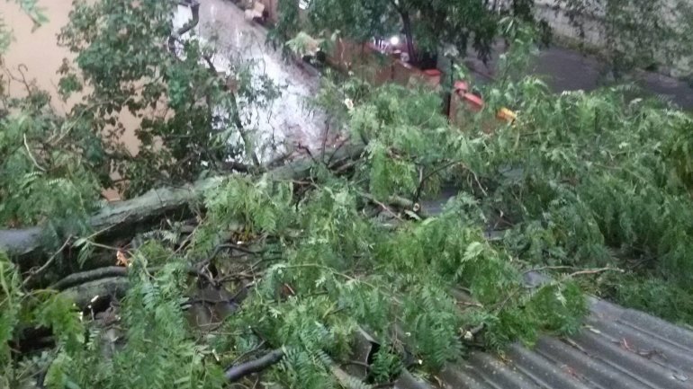 Sudden rain storm causes chaos in Chisinau (PHOTO)