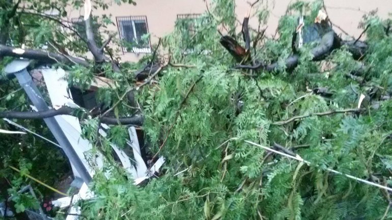 Sudden rain storm causes chaos in Chisinau (PHOTO)