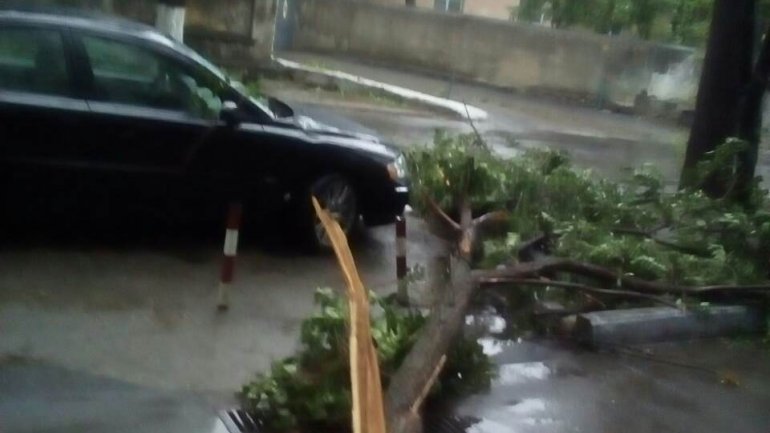 Sudden rain storm causes chaos in Chisinau (PHOTO)