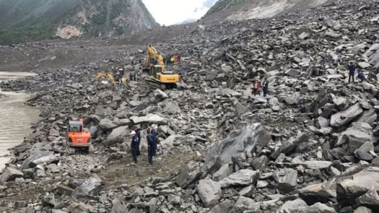 China landslide leaves at least 140 missing in Sichuan (PHOTO)