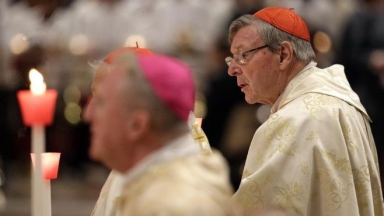 Cardinal Pell: Vatican treasurer charged with sex offences