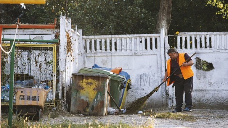 Waste started to be evacuated from Chisinau