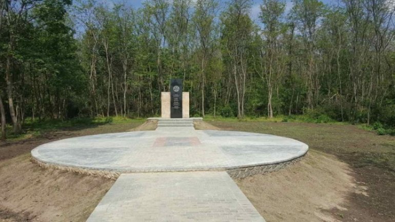 Monument inaugurated to mark paramedics dead in chopper crash a year ago 