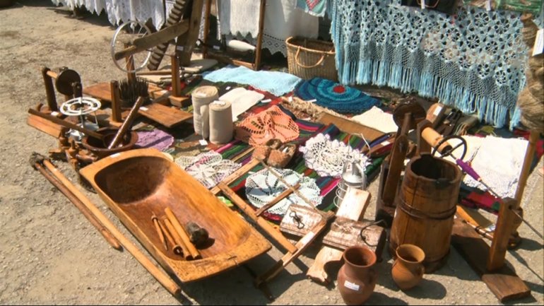 One hundred years carpets exhibited at "Lada cu Zestre" festival 