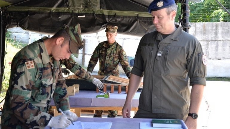 European trainers instruct Moldovan military to handle conventional ammunition