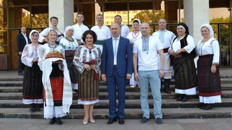 Premier Pavel Filip's message on Romanian Blouse Day: It highlights our creativity as a nation