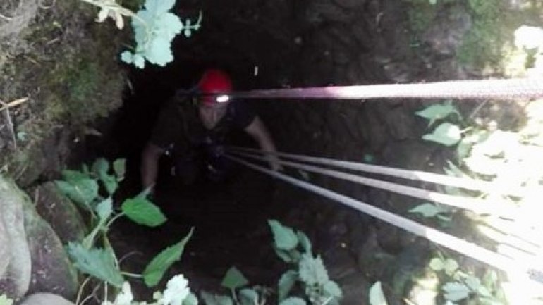 Woman rescued after falling in a 5 meters deep pit