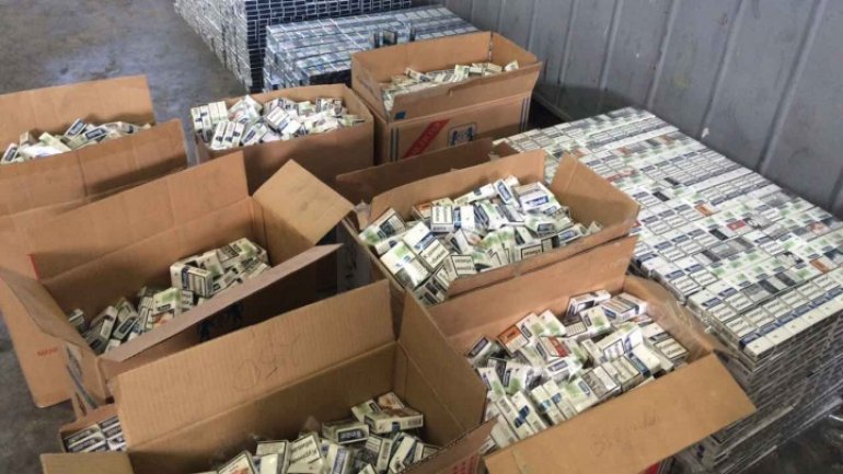 Moldovan truck drivers caught smuggling large amount of cigarettes (PHOTO/VIDEO)