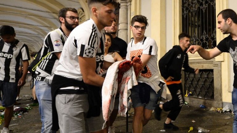 Turin bomb scare sparks stampede, leaving 1,000 injured