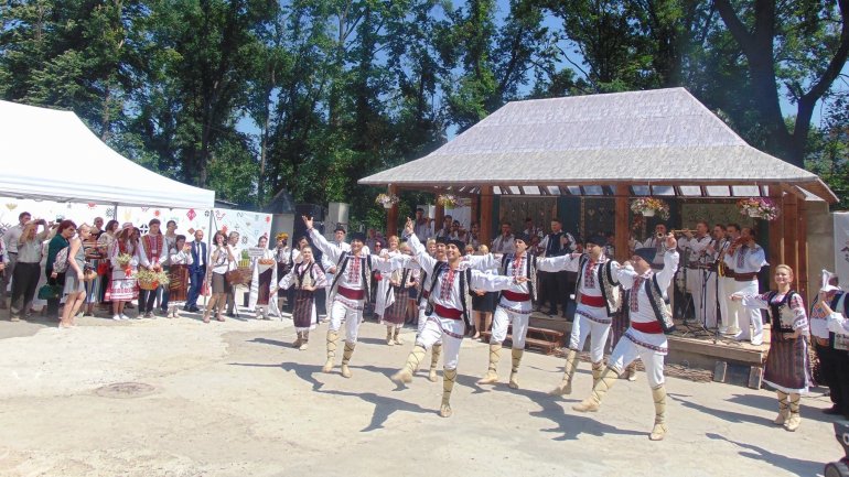 The Day of the Romanian Blouse, celebrated all over Moldova