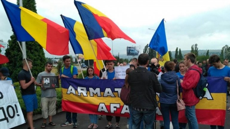 Moldova 'welcomes' Russia's Dmitry Rogozin with PROTESTS at airport 