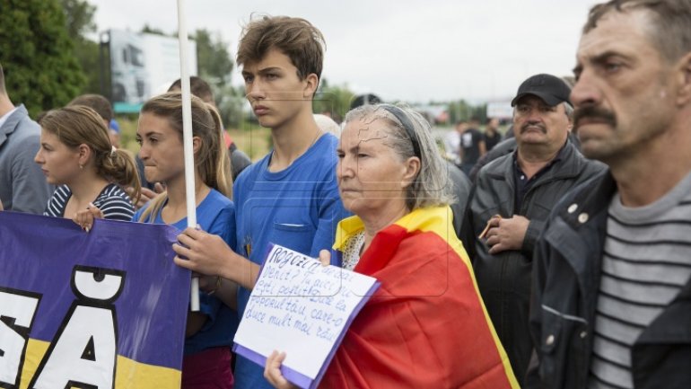 Moldova 'welcomes' Russia's Dmitry Rogozin with PROTESTS at airport 