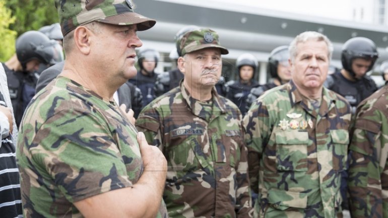 Moldova 'welcomes' Russia's Dmitry Rogozin with PROTESTS at airport 