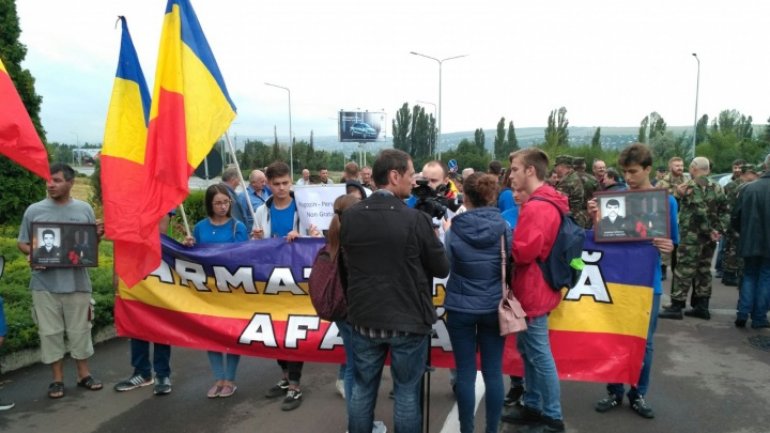 Moldova 'welcomes' Russia's Dmitry Rogozin with PROTESTS at airport 