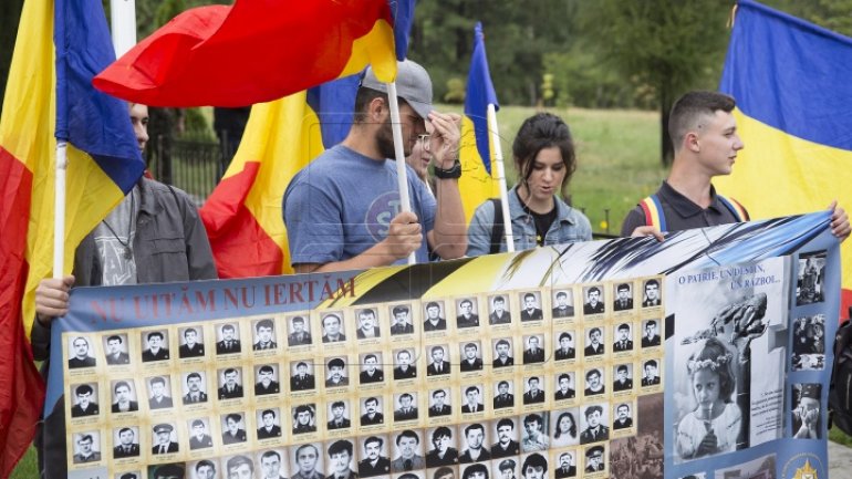 Moldova 'welcomes' Russia's Dmitry Rogozin with PROTESTS at airport 