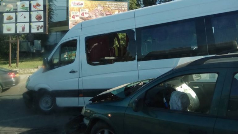 Minibus involved in grave accident in Chisinau