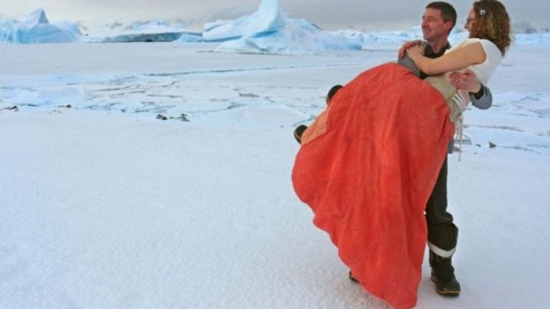 First couple to marry in British Antarctic Territory - one of most remote places on Earth