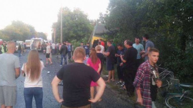 Bus with Moldovans involved in Chernivtsi accident. 1 dead