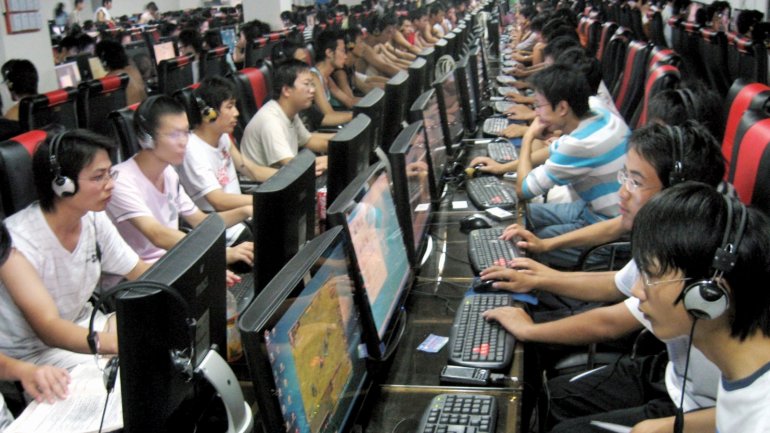 China's tightening grip of internet sends web users into shivers