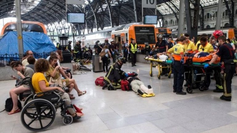 Train crash in Barcelona 'injuries 48'