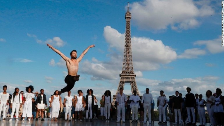 Dance or die: Syrian refugee ballet star performs at Eiffel Tower