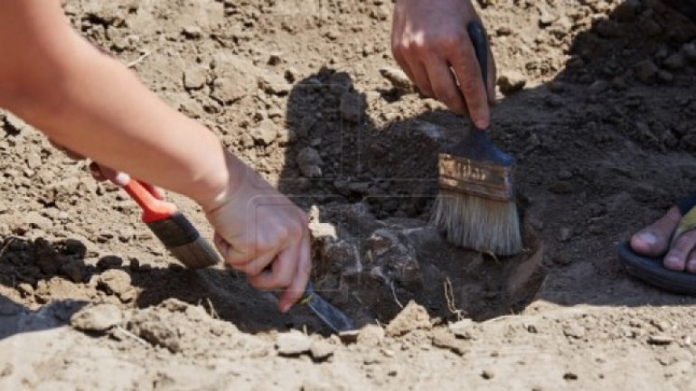 Stunning medieval tombs found in Costesti village