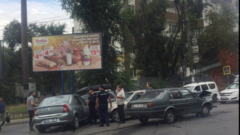 Road accident in capital. Three cars hit violently