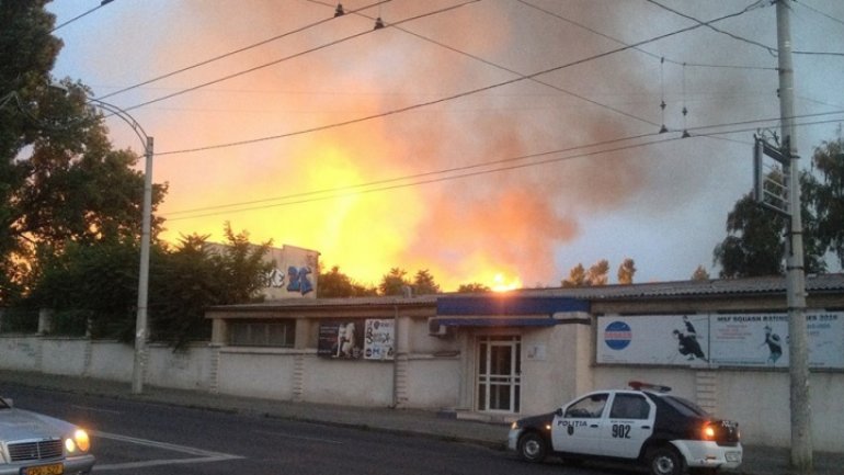 17 fire-engines and 80 firefighters intervened the fire at Republican Stadium 