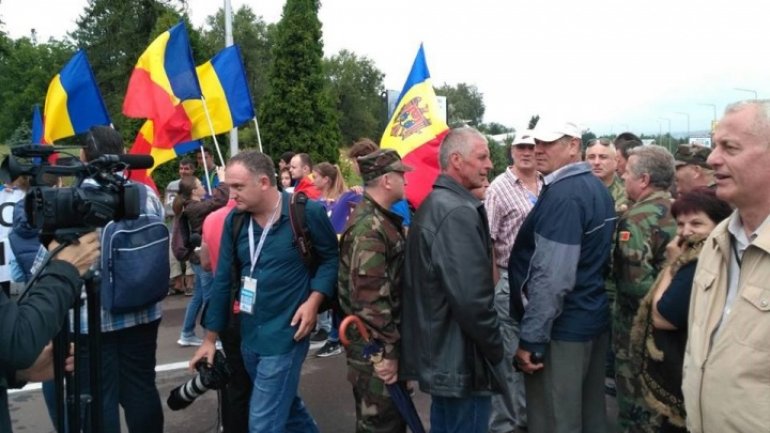 Moldova 'welcomes' Russia's Dmitry Rogozin with PROTESTS at airport 