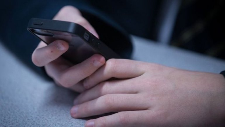 Thousands of children sexting, police say